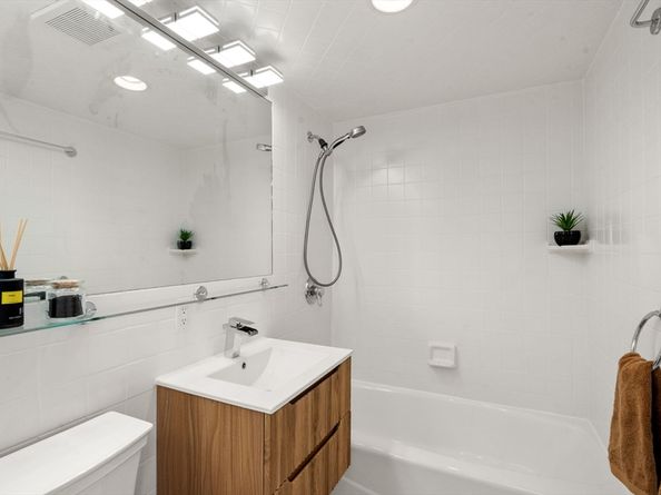 45 Longwood Ave PHA, Brookline MA 02446