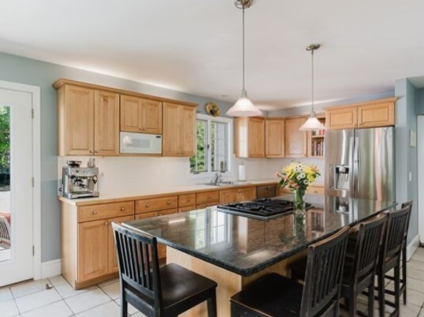 22 Allen St, Marion MA 02738