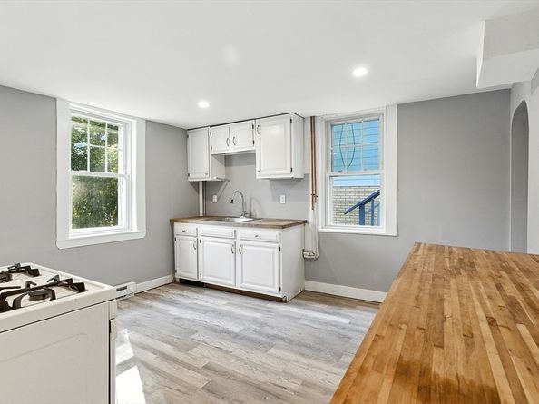 17 Suffolk St, Chelsea MA 02150