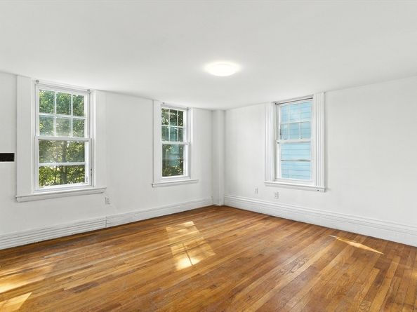 17 Suffolk St, Chelsea MA 02150