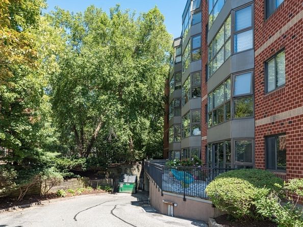 975 Massachusetts Ave 102, Arlington MA 02476