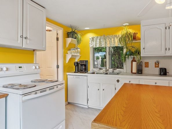 18 Brown St, Leicester MA 01611