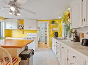 18 Brown St, Leicester MA 01611