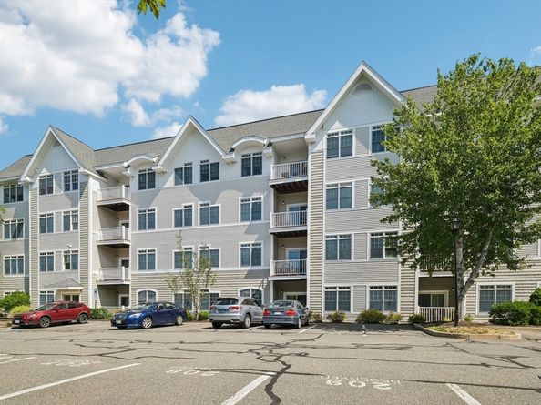 614 Pond St 2104, Braintree MA 02184
