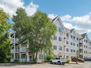 614 Pond St 2104, Braintree MA 02184