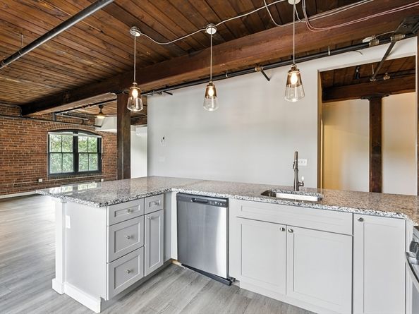 55 Sterling St 306, Clinton MA 01510