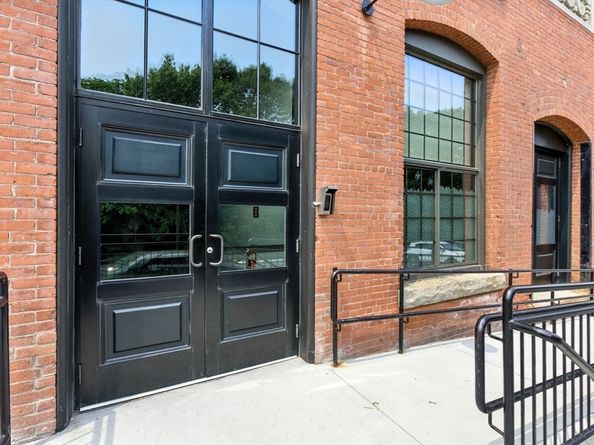 55 Sterling St 306, Clinton MA 01510