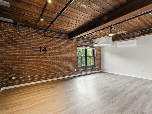 55 Sterling St 306, Clinton MA 01510