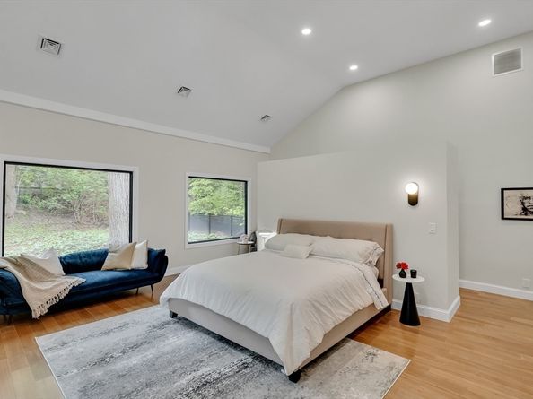 16 Summit St 16R, Newton MA 02458