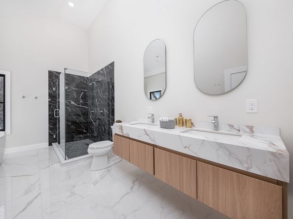 16 Summit St 16R, Newton MA 02458