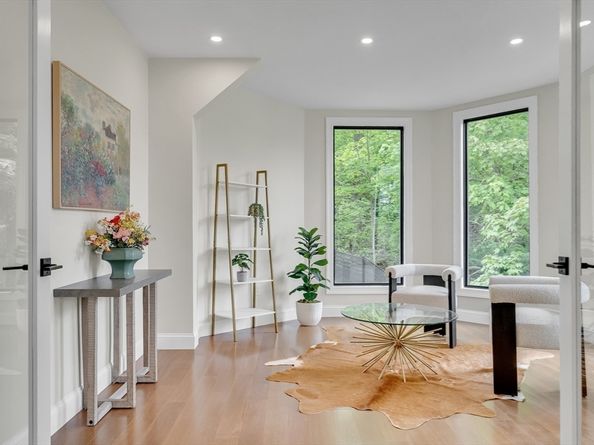 16 Summit St 16R, Newton MA 02458