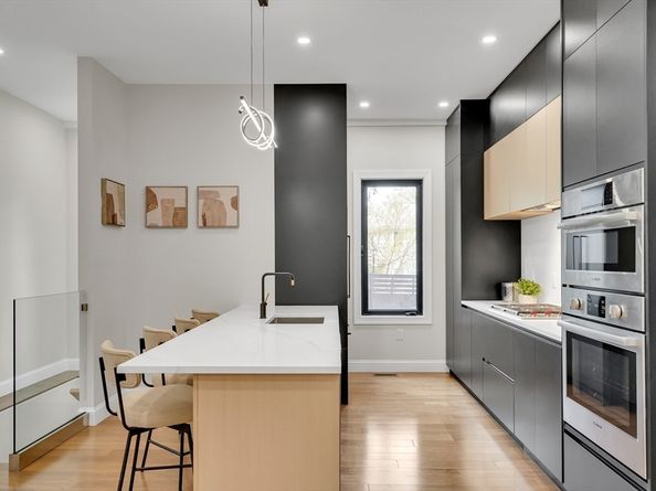 16 Summit St 16R, Newton MA 02458