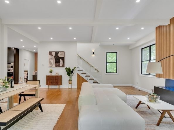 16 Summit St 16R, Newton MA 02458