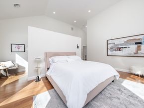 16 Summit St 16R, Newton MA 02458