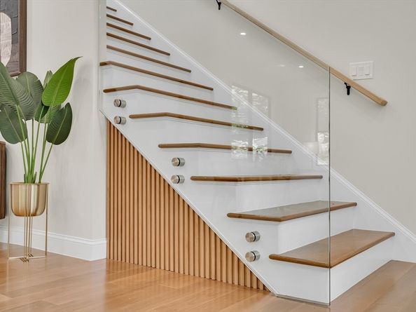 16 Summit St 16R, Newton MA 02458