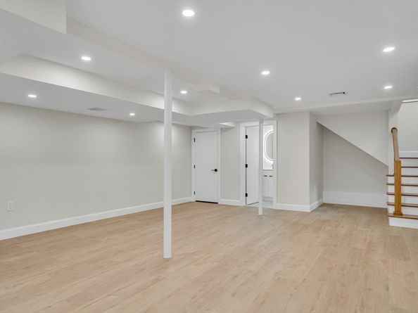 16 Summit St 16R, Newton MA 02458