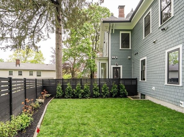 16 Summit St 16R, Newton MA 02458