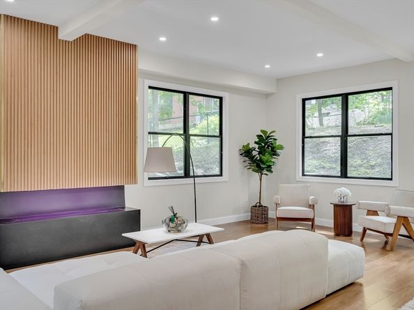 16 Summit St 16R, Newton MA 02458