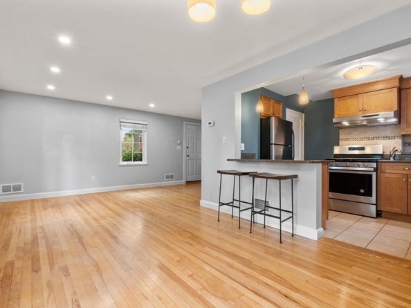 57 Pierce Rd 57, Watertown MA 02472