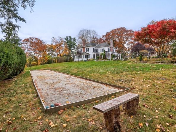 11 Ardlock Pl, Dudley MA 01571