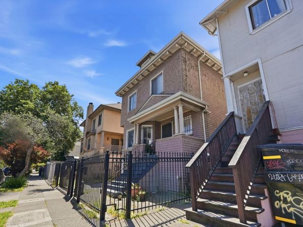 881 W Macarthur Boulevard, Emeryville CA 94608