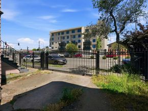 881 W Macarthur Boulevard, Emeryville CA 94608