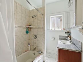 881 W Macarthur Boulevard, Emeryville CA 94608