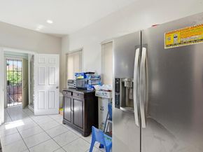 881 W Macarthur Boulevard, Emeryville CA 94608