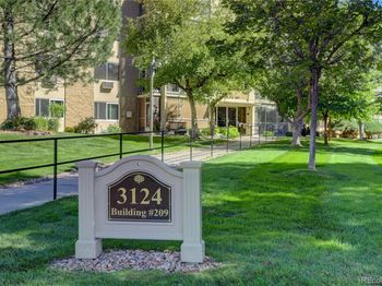 3124 S Wheeling Way