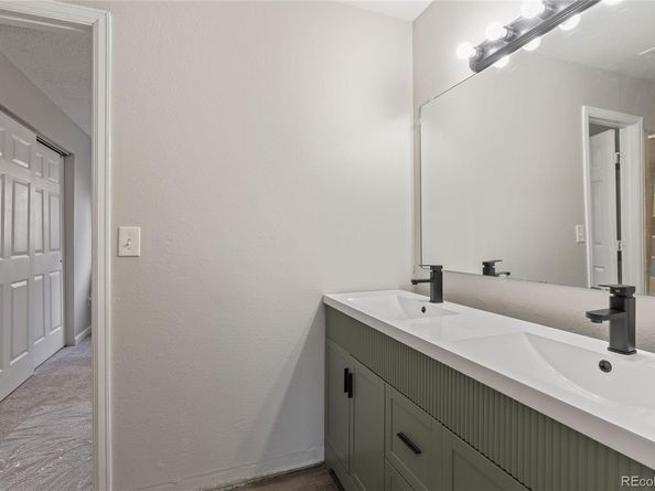 983 S Zeno Way, Aurora CO 80017