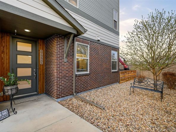 19585 E Sunset Circle, Aurora CO 80015