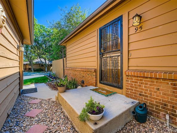 95 S Eagle Circle, Aurora CO 80012