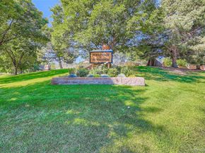 95 S Eagle Circle, Aurora CO 80012