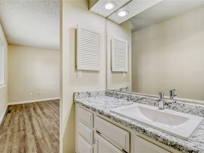 204 S Eagle Circle, Aurora CO 80012