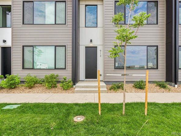 921 Edge Circle, Longmont CO 80501