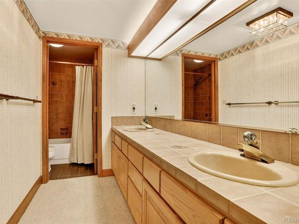 8020 S Oneida Court, Centennial CO 80112