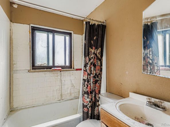 2200 Poplar Street, Denver CO 80207