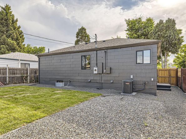 1640 Iola Street, Aurora CO 80010