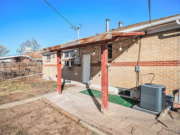 7887 Quivas Way, Denver CO 80221