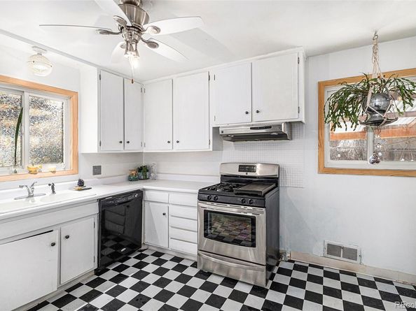 7887 Quivas Way, Denver CO 80221