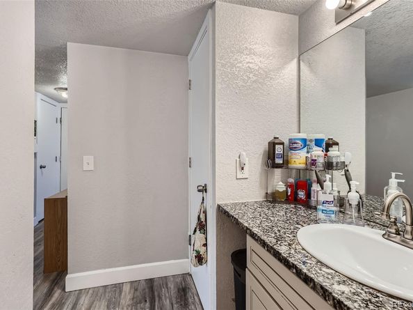 940 S Peoria Street, Aurora CO 80012