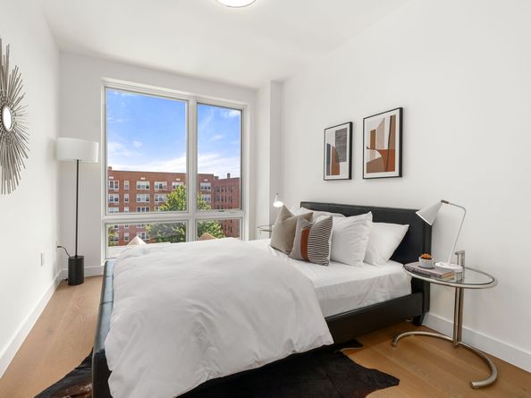 379 Ocean Parkway 3D, Brooklyn NY 11218
