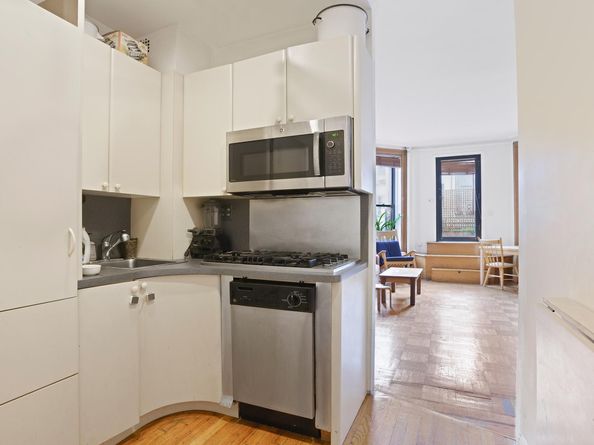 142 East 37th Street 23, New York NY 10016