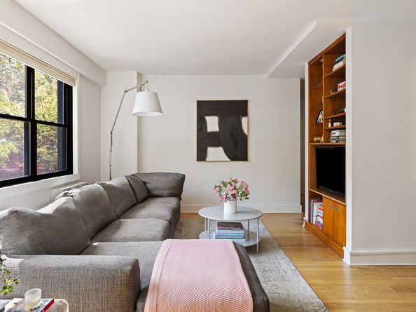 31 Jane Street 2D, New York NY 10014