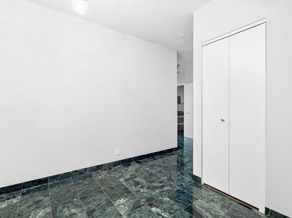 721 5th Avenue 33G, New York NY 10022