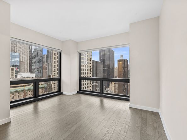 721 5th Avenue 33G, New York NY 10022