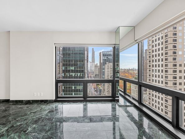 721 5th Avenue 33G, New York NY 10022