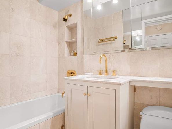 174 East 74th Street 8A, New York NY 10021