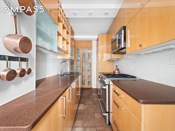 325 East 57th Street 11D, New York NY 10022