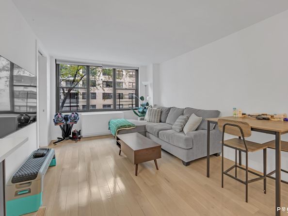 301 East 87th Street 3E, New York NY 10128